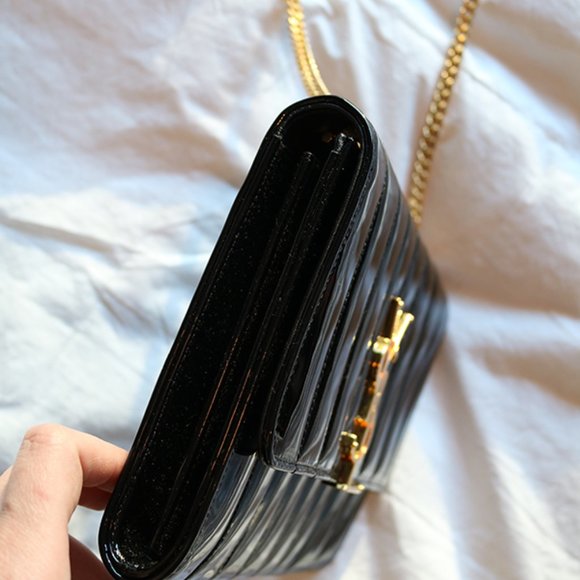 Yves Saint Laurent - Picture 3 of 3